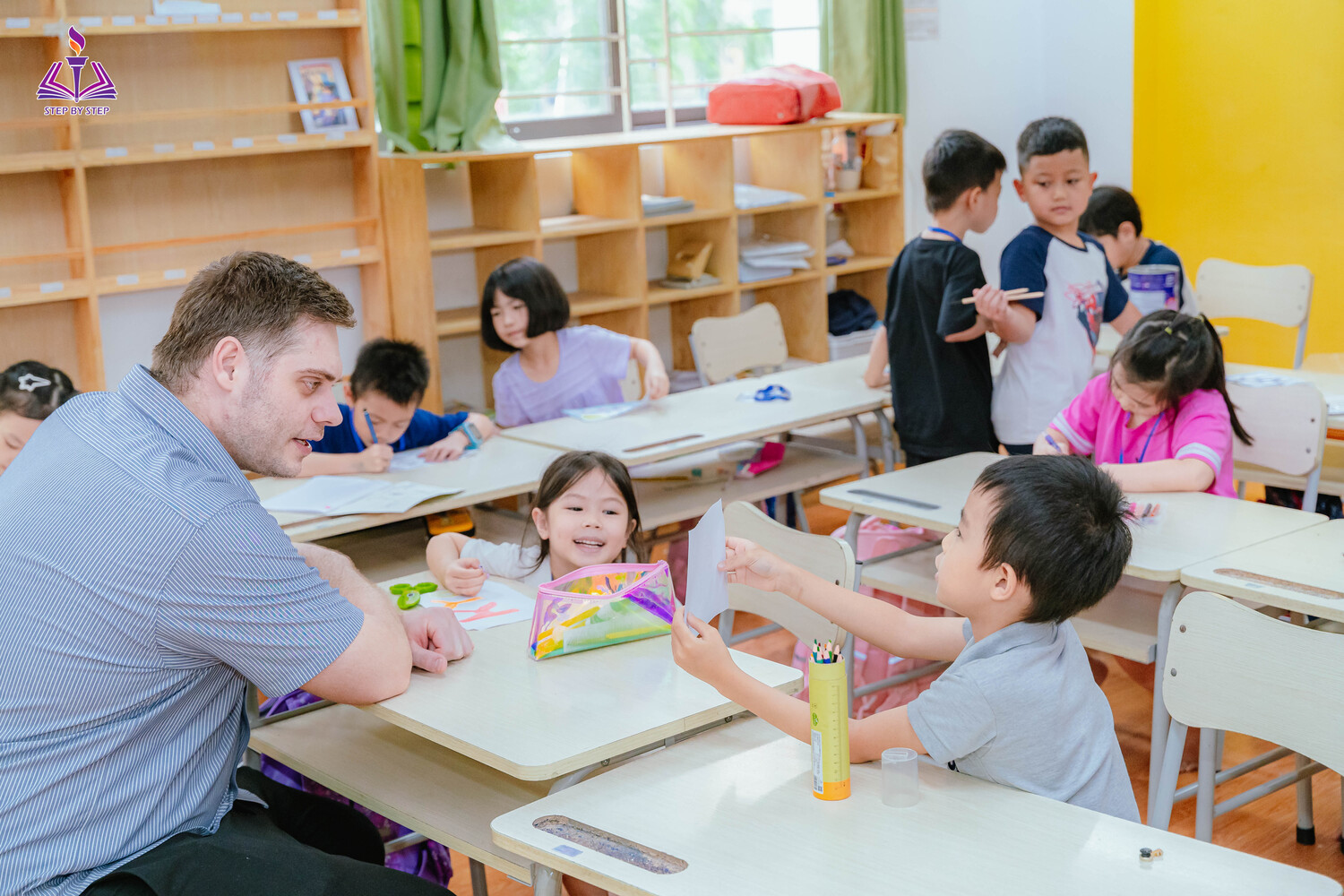 Ngày đầu đáng nhớ với thầy cô, bè bạn